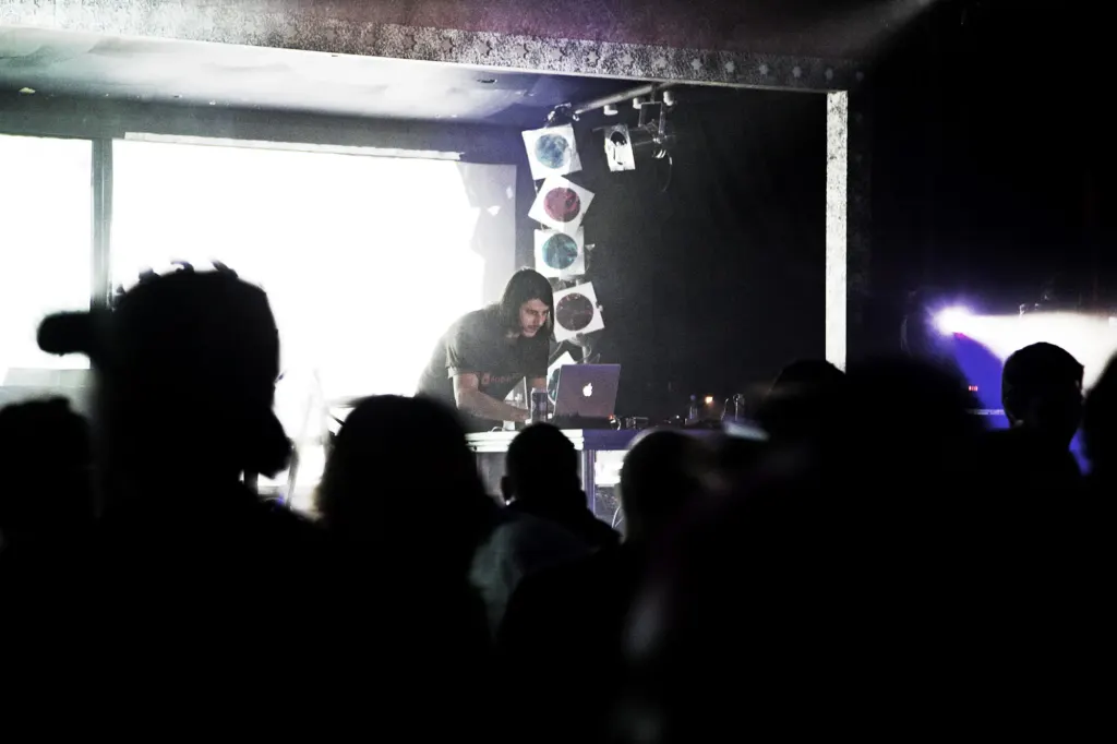 Bloc Weekend 2008 — documentary, event and music photograph in Hemsby-on-Sea, Norfolk, UK, frame 88 of 151.